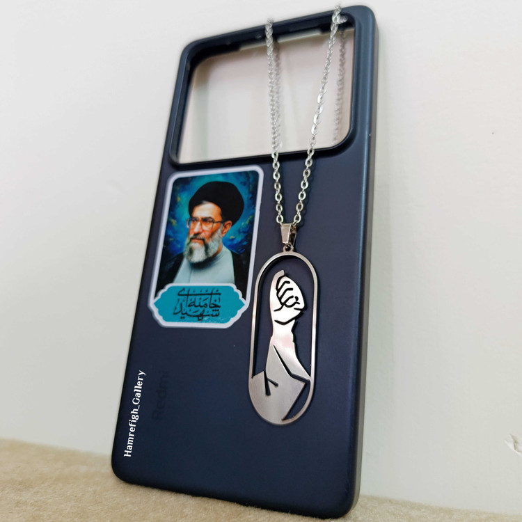 گردنبند مشت گره کرده