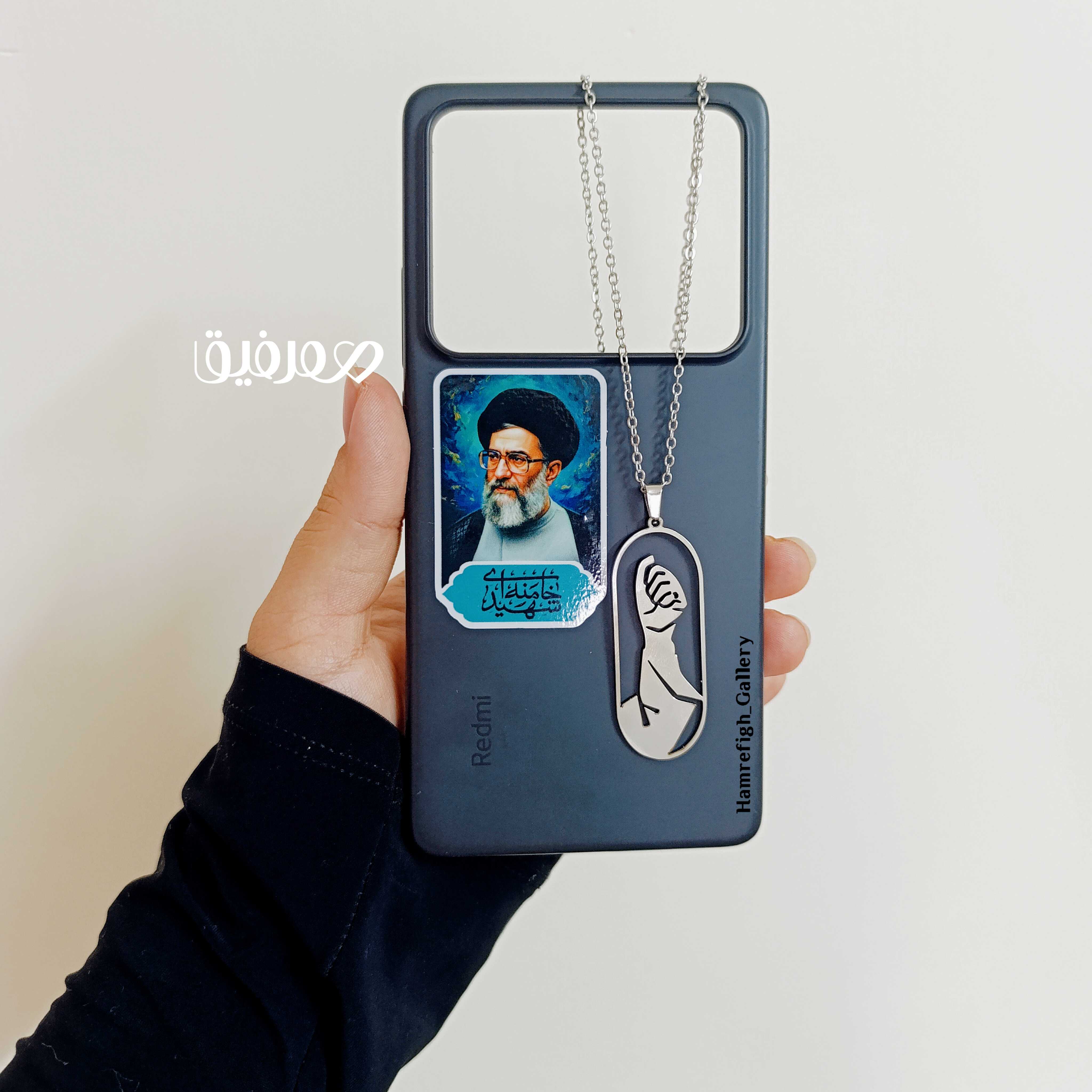 گردنبند مشت گره کرده